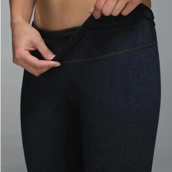 Lululemon wunder under roll down pants 26” - Picture 4 of 10